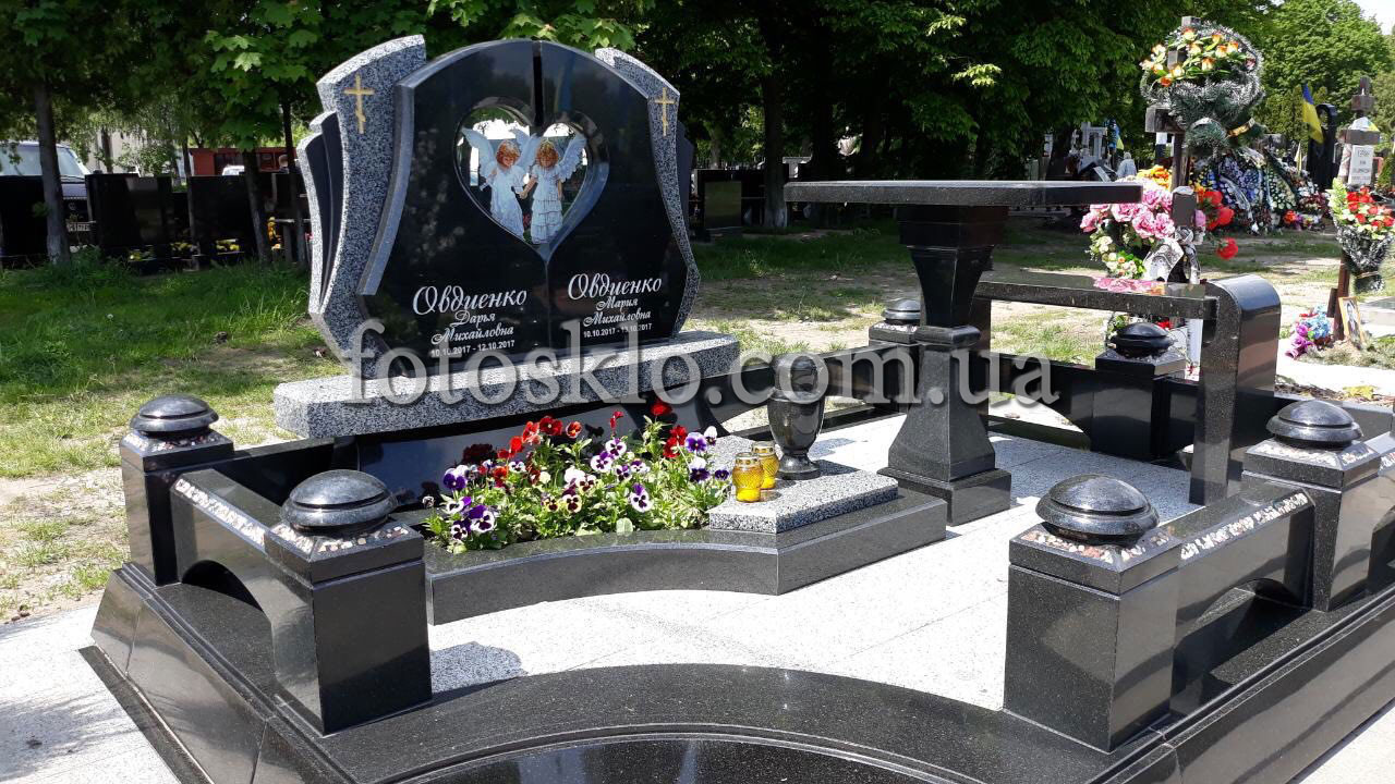 Памятник из гранита для двоих