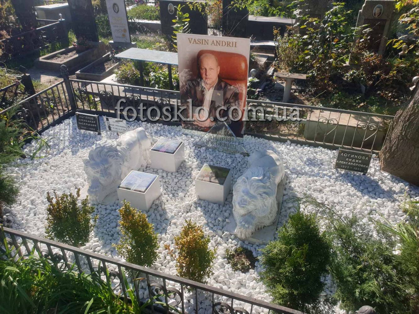 Памятник из стекла ( фото в стекле)
