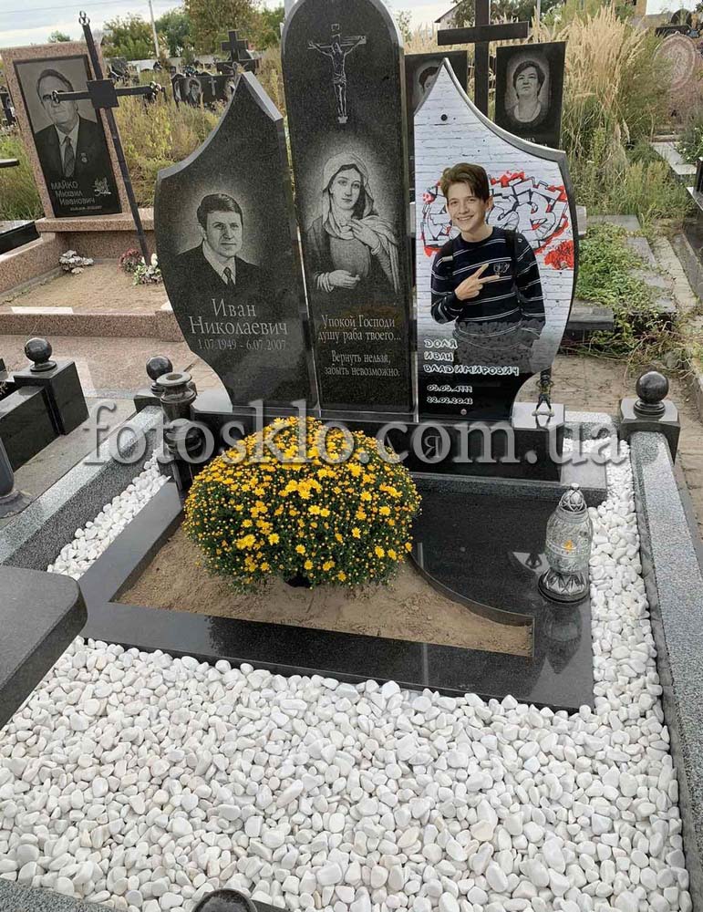 Памятник на двоих из гранита