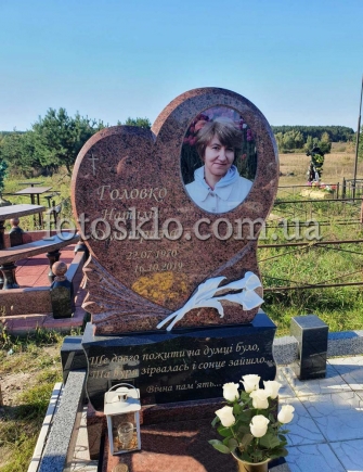 Памятник из гранита для двоих, с сердцем