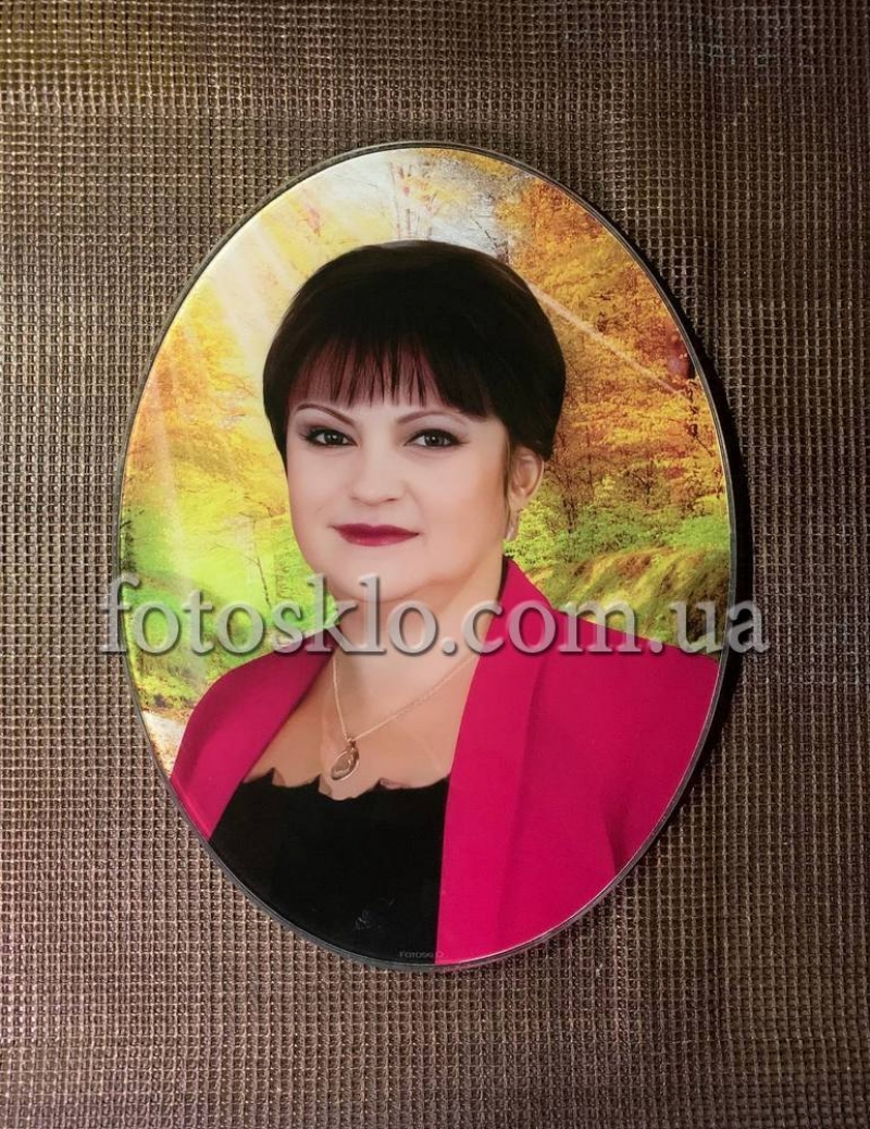 Фото в стекле в форме овала для памятника
