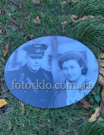 Фото в стекле в форме овала для памятника