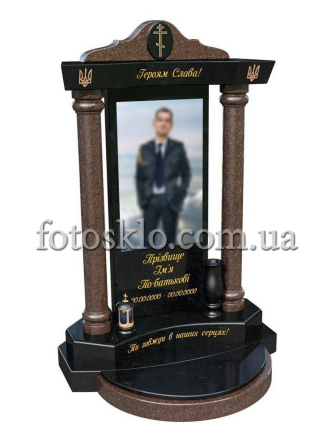 Памятник с колоннами и фото в стекле