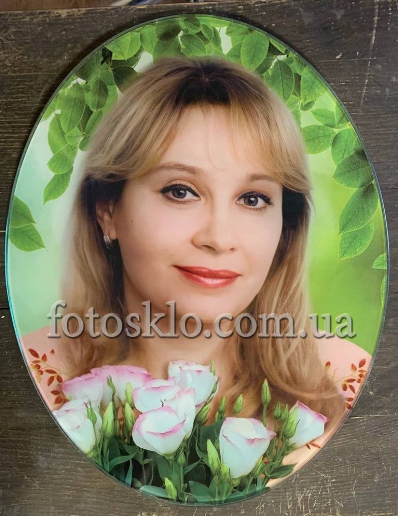 Фото в стекле в форме овала для памятника