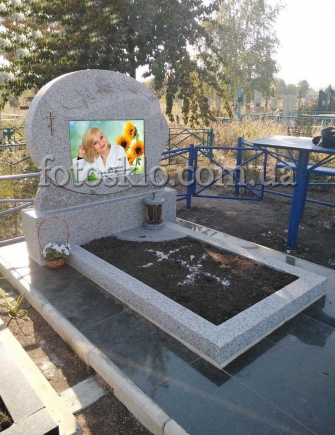 Пам&#039;ятник із сірого граніту для мами - FotosklO