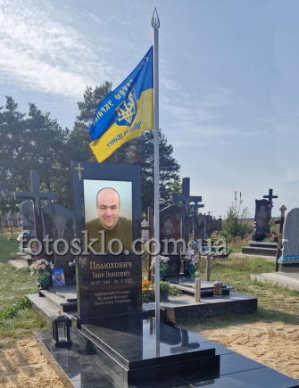 Памятник военному Герою, с фото под стеклом - FotosklO