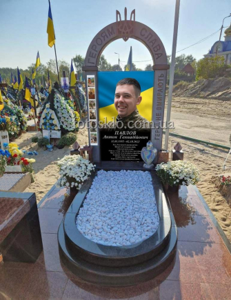 Памятник военному Герою, с фото под стеклом - FotosklO