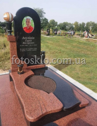 Памятник с аркой и фото в стекле