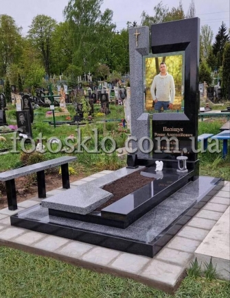 Памятник из серого гранита с фото под стеклом - FotosklO
