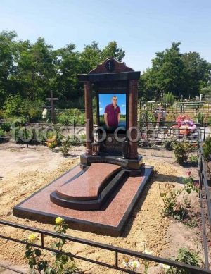 Памятник из красного гранита