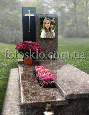Пам&#039;ятник з мармуру з фотосклом на кріпленнях