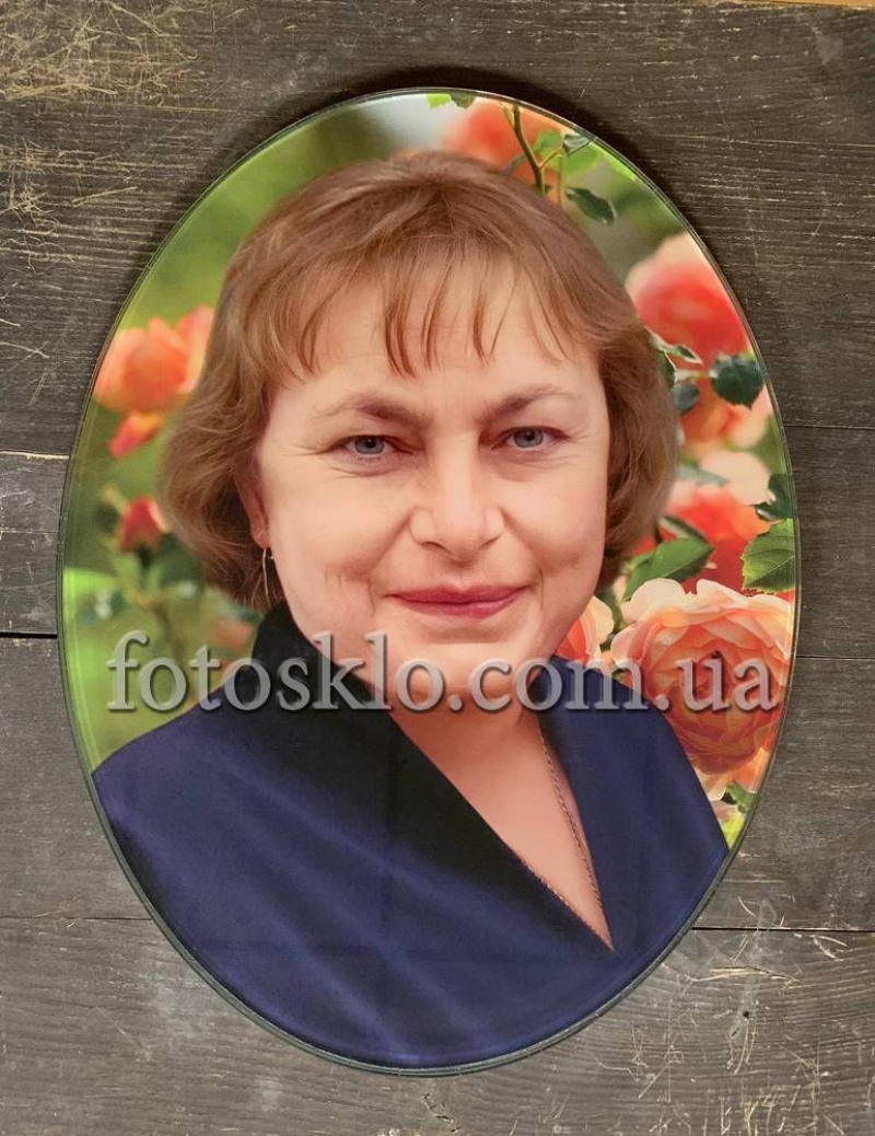 Фото в стекле в форме овала для памятника