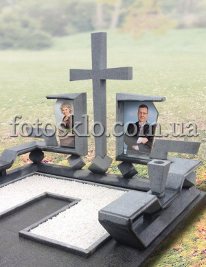 памятник с крестом и портретами в стекле