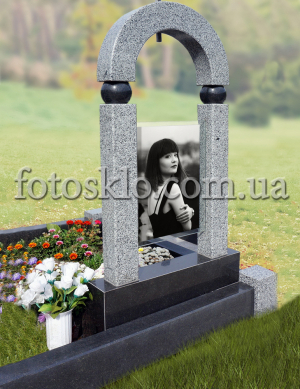 Памятник из гранита Арка с фотостеклом двухсторонним
