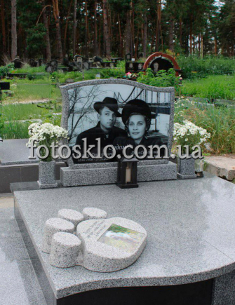 Памятник двойной из гранита с фотостеклом - Fotosklo
